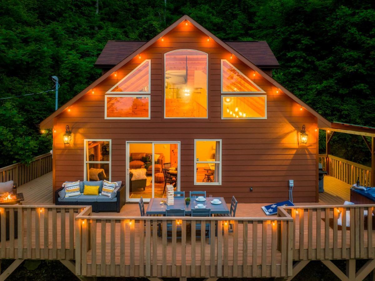 Mountainside - New Luxury Cabin-Fire Table-Hot Tub-3 Pools-Ps5-Bears Gatlinburg Exterior photo