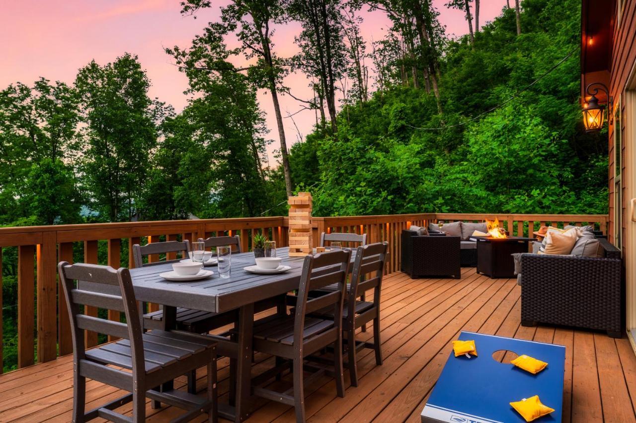 Mountainside - New Luxury Cabin-Fire Table-Hot Tub-3 Pools-Ps5-Bears Gatlinburg Exterior photo